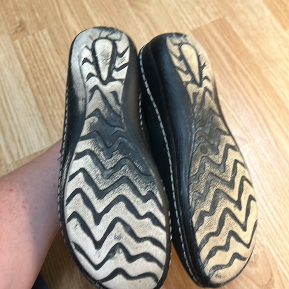 Shoes - Picture 3 of 3